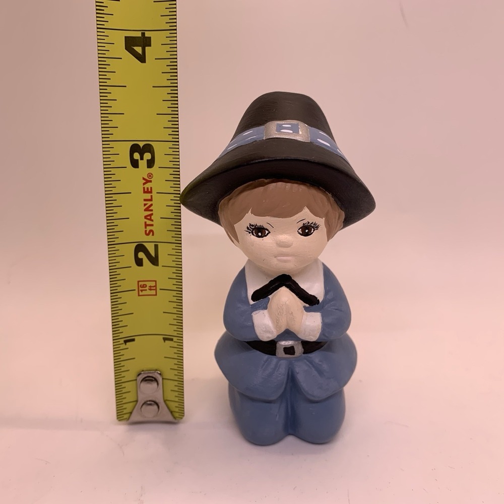 Vintage Pilgrim Boy Figurines Kneeling & Praying 3.5" Tall Ceramic Hand Painted - Picture 2 of 7